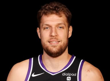 Sasha Vezenkov headshot